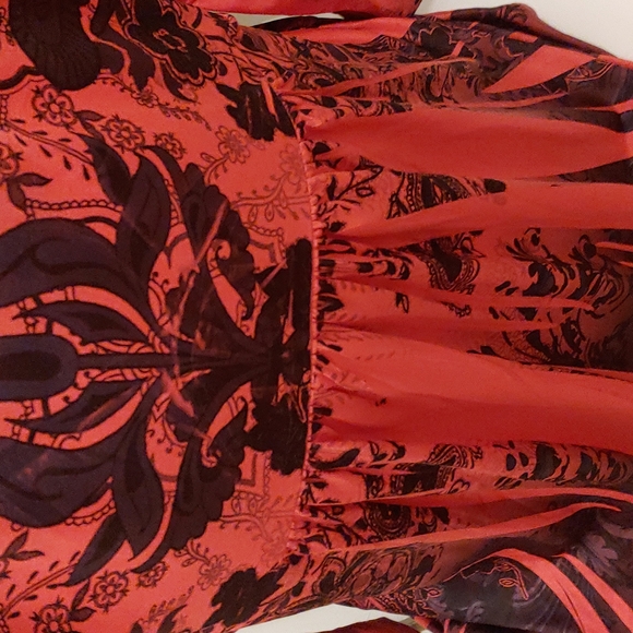 Beautiful Top! One World! - Picture 7 of 8